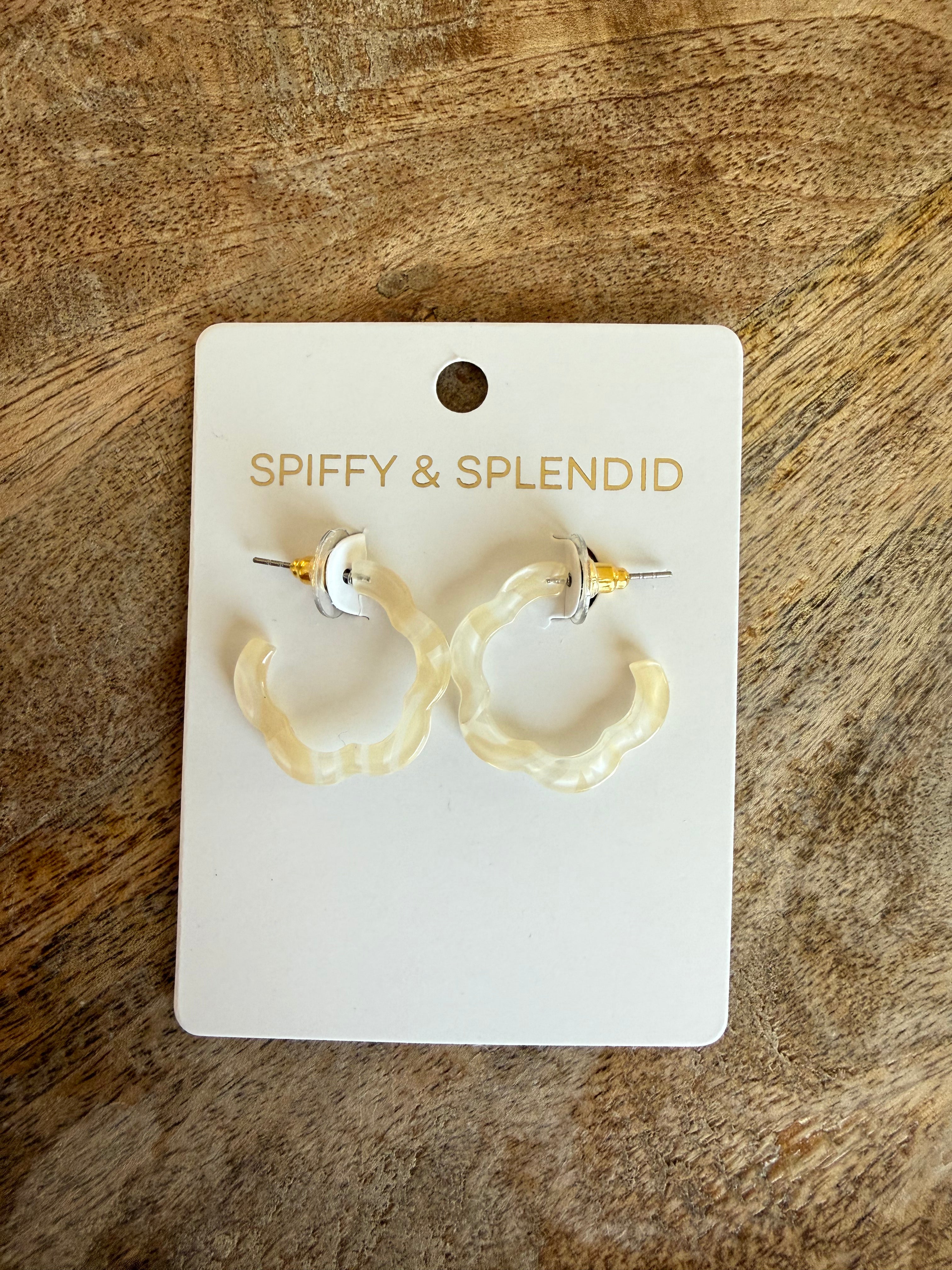 Mini Scallop Hoop Earring - Ivory