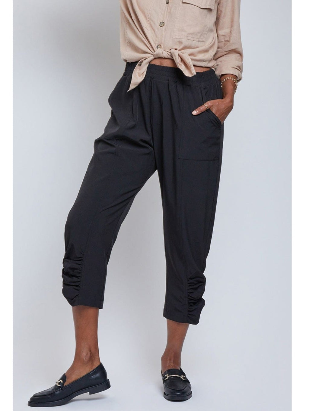 Ruched Ankle Capri Pant - Black